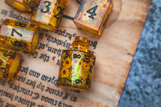 Queen’s Nectar - Liquid Core Potion bottle dice set - Bee themed